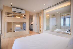 Balcony Seaside Sriracha Hotel & Serviced Apartments