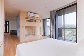 Balcony Seaside Sriracha Hotel & Serviced Apartments