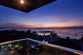 Balcony Seaside Sriracha Hotel & Serviced Apartments