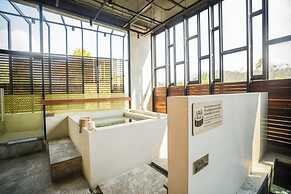 Balcony Seaside Sriracha Hotel & Serviced Apartments