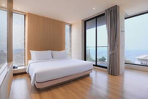 Balcony Seaside Sriracha Hotel & Serviced Apartments