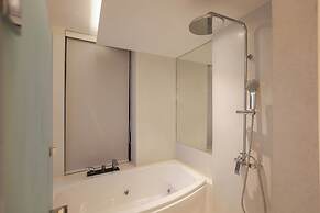 Balcony Seaside Sriracha Hotel & Serviced Apartments