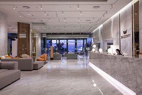 Balcony Seaside Sriracha Hotel & Serviced Apartments