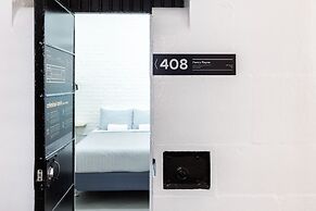 Saintlo Ottawa Jail Hostel