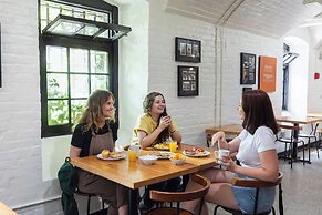 Saintlo Ottawa Jail Hostel