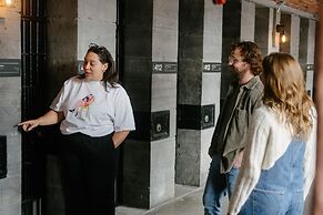 Saintlo Ottawa Jail Hostel