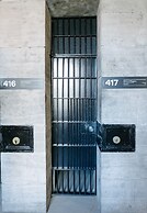 Saintlo Ottawa Jail Hostel