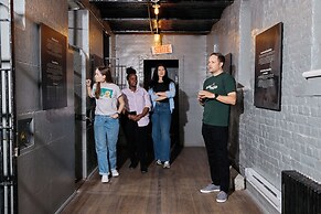 Saintlo Ottawa Jail Hostel