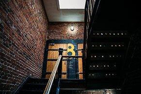 Saintlo Ottawa Jail Hostel