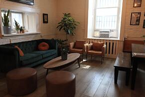 Saintlo Ottawa Jail Hostel