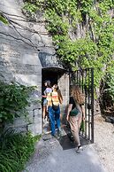 Saintlo Ottawa Jail Hostel