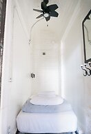 Saintlo Ottawa Jail Hostel