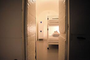 Saintlo Ottawa Jail Hostel