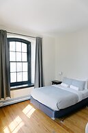 Saintlo Ottawa Jail Hostel