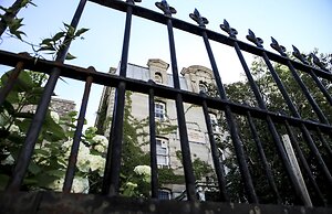 Saintlo Ottawa Jail Hostel