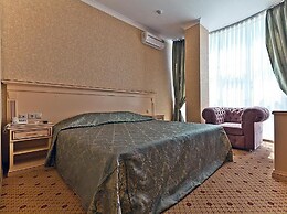 Triumph Hotel