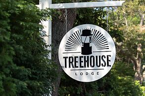 Treehouse Lodge