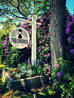 Treehouse Lodge