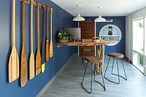 Treehouse Lodge