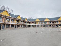 Falls Inn Near Casino Niagara By OYO