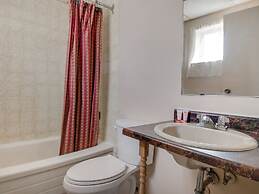 Falls Inn Near Casino Niagara By OYO