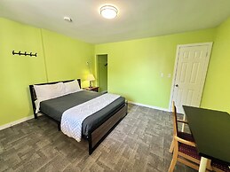 6267 Persepolis Inn