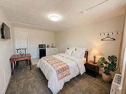 6267 Persepolis Inn
