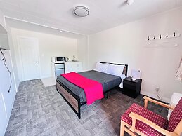 6267 Persepolis Inn
