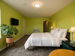 6267 Persepolis Inn