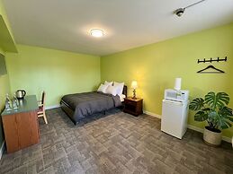 6267 Persepolis Inn