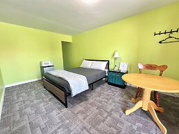 6267 Persepolis Inn