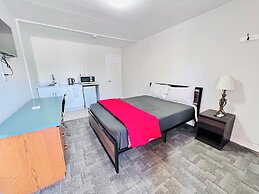 6267 Persepolis Inn