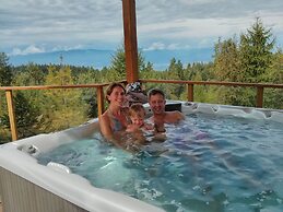 Myra Canyon Lodge + Ranch