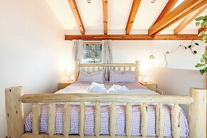 Myra Canyon Lodge + Ranch