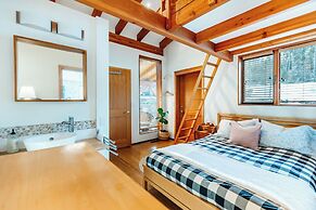 Myra Canyon Lodge + Ranch