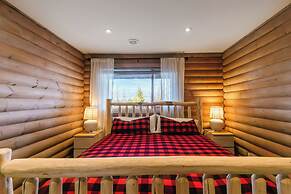 Myra Canyon Lodge + Ranch