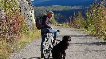 Myra Canyon Lodge + Ranch