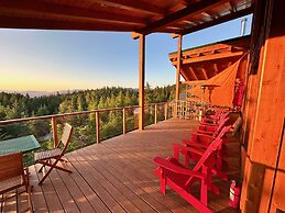 Myra Canyon Lodge + Ranch