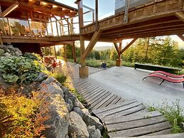 Myra Canyon Lodge + Ranch