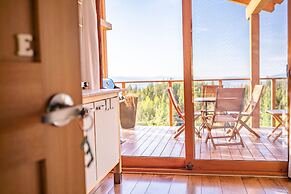 Myra Canyon Lodge + Ranch