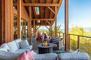 Myra Canyon Lodge + Ranch