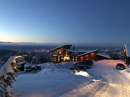 Myra Canyon Lodge + Ranch