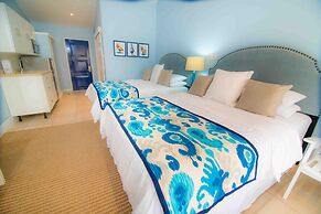 Blue Lagoon Hotel & Marina