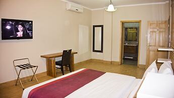 Tropical Enclave Hotel