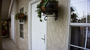 Tropical Enclave Hotel