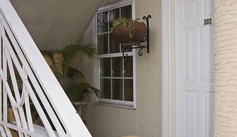 Tropical Enclave Hotel