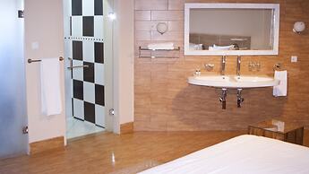 Tropical Enclave Hotel