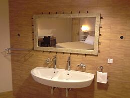 Tropical Enclave Hotel