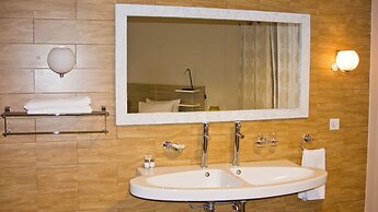 Tropical Enclave Hotel