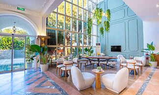 Rose Garden Premium Hotel